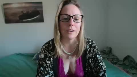 Snapshot of alice8363 chatting on December 2024 01:28:01 PM Alice online show from December 2024 01:28:01 PM