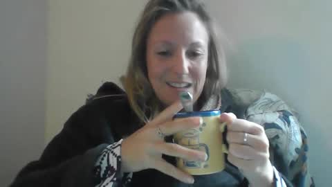 Snapshot of alice8363 chatting on December 2024 01:42:02 PM Alice online show from December 2024 01:42:02 PM