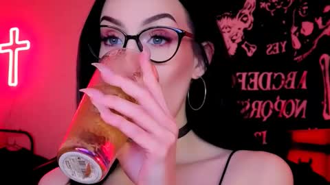 Snapshot of alice___mistress chatting on February 2026 11:47:02 PM Miss Alice online show from February 2026 11:47:02 PM