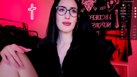 Snapshot of alice___mistress chatting on February 2026 01:10:02 AM Miss Alice online show from February 2026 01:10:02 AM