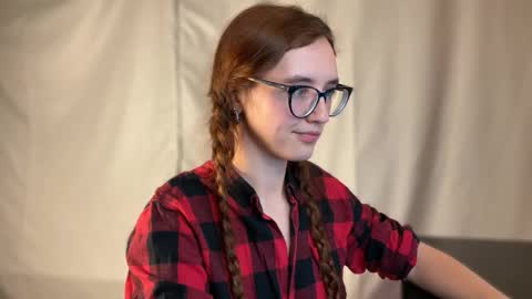 Hey Im Alice  online show from November 2025 08:00:01 PM