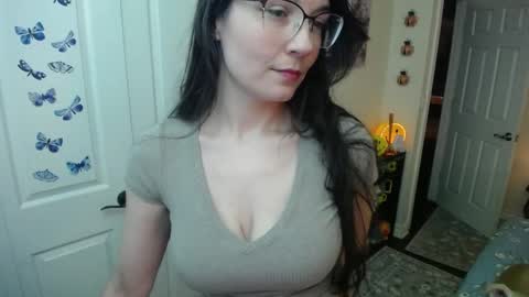 Snapshot of alice_asks chatting on May 2026 03:55:02 AM Alice Asks online show from May 2026 03:55:02 AM