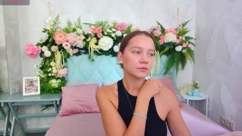 Snapshot of alice_charmy chatting on October 2025 05:39:02 AM Alice in Wonderland online show from October 2025 05:39:02 AM