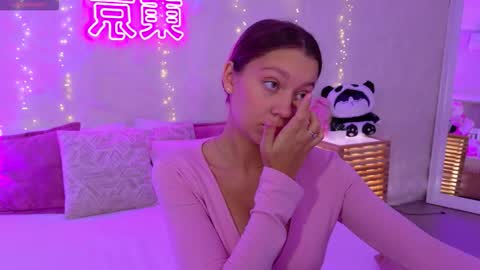 Snapshot of alice_charmy chatting on October 2025 05:51:02 AM Alice in Wonderland online show from October 2025 05:51:02 AM