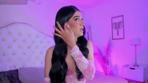 Alice Graay  online show from January 2025 05:42:02 AM