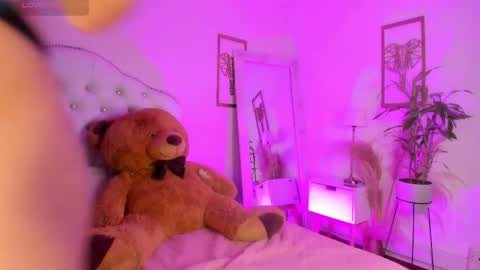 Alice Graay  online show from February 2025 04:20:01 AM