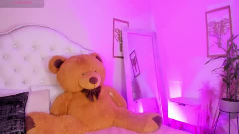 Alice Graay  online show from February 2025 05:09:02 AM