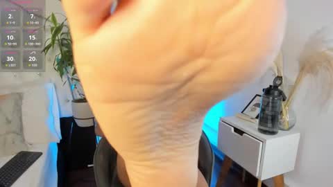 Alice Graay  online show from October 2025 08:31:01 PM