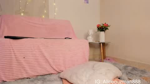 Snapshot of alice_guzman1 chatting on March 2025 08:42:01 PM ALICE Alice guzman online show from March 2025 08:42:01 PM