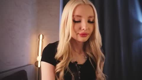 Snapshot of alice_lov3rs chatting on May 2026 11:07:01 AM Alice online show from May 2026 11:07:01 AM