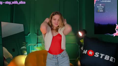 Snapshot of alice_tucci chatting on December 2024 01:53:02 PM Alice online show from December 2024 01:53:02 PM