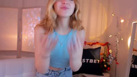 Snapshot of alice_tucci chatting on December 2024 01:40:02 PM Alice online show from December 2024 01:40:02 PM