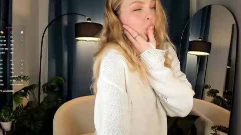 Snapshot of alice_tucci chatting on November 2025 01:57:02 PM Alice online show from November 2025 01:57:02 PM