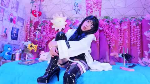 Snapshot of alicebenett_ chatting on February 2026 10:35:01 PM online show from February 2026 10:35:01 PM