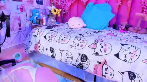 Snapshot of alicebenett_ chatting on February 2026 10:24:01 PM online show from February 2026 10:24:01 PM