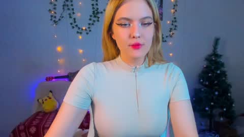 Snapshot of alicecaseyy chatting on December 2024 08:20:02 PM AliceCasey online show from December 2024 08:20:02 PM