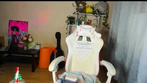 Snapshot of alicecaseyy chatting on November 2025 03:25:02 PM AliceCasey online show from November 2025 03:25:02 PM