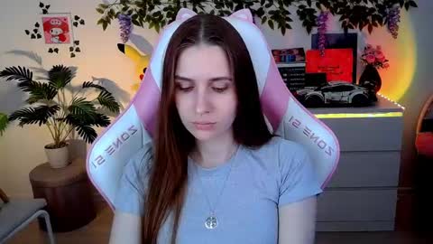 alicecharmy online show from May 2026 01:07:02 PM