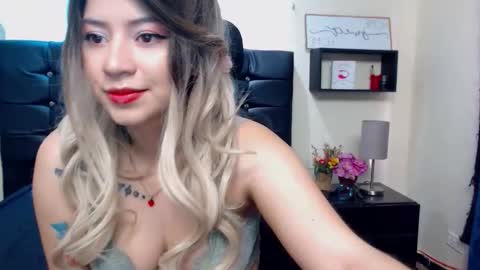 AliceCollins online show from October 2025 08:55:02 PM