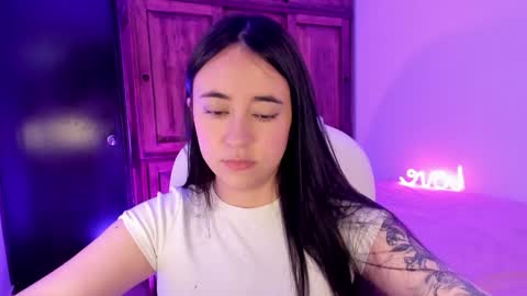 Snapshot of alicee_2 chatting on January 2025 08:10:01 PM Aliceee .. 97YP9VWGZHrefnav wishlist lists 1 online show from January 2025 08:10:01 PM