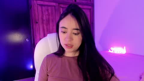 Snapshot of alicee_2 chatting on January 2025 05:06:01 PM Aliceee .. 97YP9VWGZHrefnav wishlist lists 1 online show from January 2025 05:06:01 PM