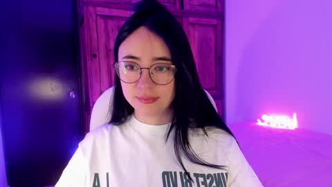 Snapshot of alicee_2 chatting on February 2025 09:47:02 AM Aliceee .. 97YP9VWGZHrefnav wishlist lists 1 online show from February 2025 09:47:02 AM