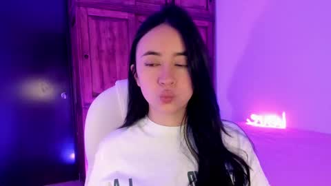 Snapshot of alicee_2 chatting on February 2025 08:07:02 PM Aliceee .. 97YP9VWGZHrefnav wishlist lists 1 online show from February 2025 08:07:02 PM