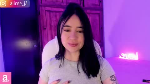 Snapshot of alicee_2 chatting on February 2025 05:06:01 PM Aliceee .. 97YP9VWGZHrefnav wishlist lists 1 online show from February 2025 05:06:01 PM