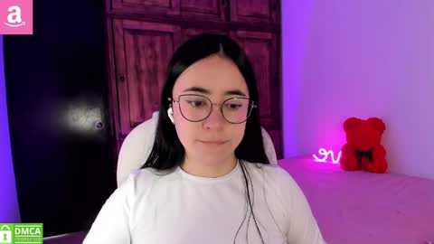 Snapshot of alicee_2 chatting on April 2026 07:32:01 PM Aliceee .. 97YP9VWGZHrefnav wishlist lists 1 online show from April 2026 07:32:01 PM