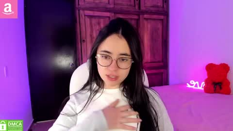 Snapshot of alicee_2 chatting on April 2026 10:33:02 PM Aliceee .. 97YP9VWGZHrefnav wishlist lists 1 online show from April 2026 10:33:02 PM