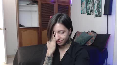 alicee_logan_ online show from November 2025 08:29:02 PM