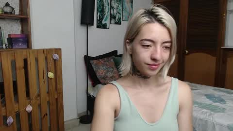 alicee_logan_ online show from April 2026 02:31:01 AM
