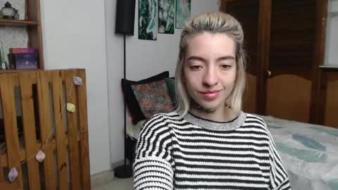 alicee_logan_ online show from April 2026 02:31:01 AM