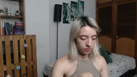 alicee_logan_ online show from May 2026 03:12:01 AM