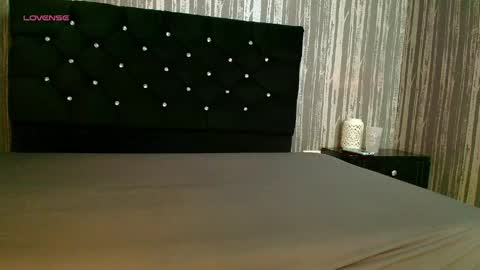 alicee_moonn online show from April 2026 07:05:01 PM
