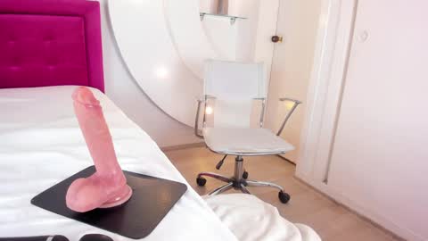 Alice  online show from February 2025 07:39:02 AM