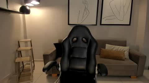 Alice online show from September 2025 07:05:01 PM