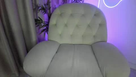 Snapshot of alicelevine chatting on April 2026 04:24:02 AM AliceLevine online show from April 2026 04:24:02 AM