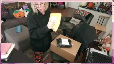 Alice Liddell online show from November 2025 07:15:02 PM