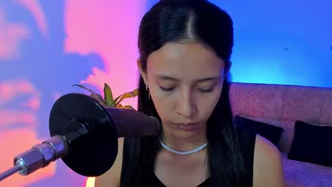 Alicee  online show from November 2025 10:14:02 AM