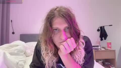 AlicePinkhead online show from November 2025 09:31:01 AM