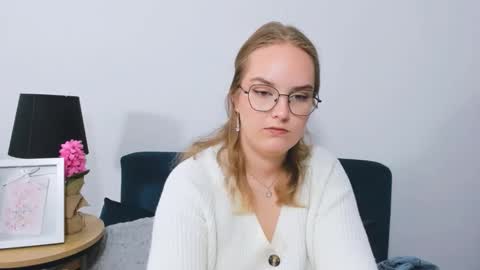 Snapshot of alicesensitive chatting on September 2025 03:35:02 PM alicesensitive online show from September 2025 03:35:02 PM