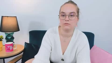 Snapshot of alicesensitive chatting on September 2025 11:01:01 AM alicesensitive online show from September 2025 11:01:01 AM