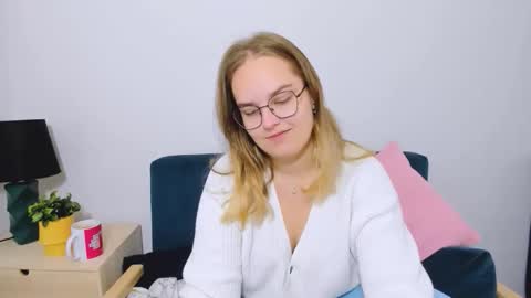 Snapshot of alicesensitive chatting on October 2025 06:22:02 AM alicesensitive online show from October 2025 06:22:02 AM