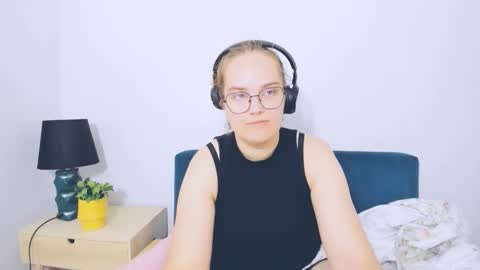 Snapshot of alicesensitive chatting on October 2025 09:30:02 AM alicesensitive online show from October 2025 09:30:02 AM