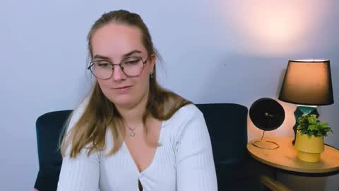 Snapshot of alicesensitive chatting on November 2025 04:22:01 PM alicesensitive online show from November 2025 04:22:01 PM