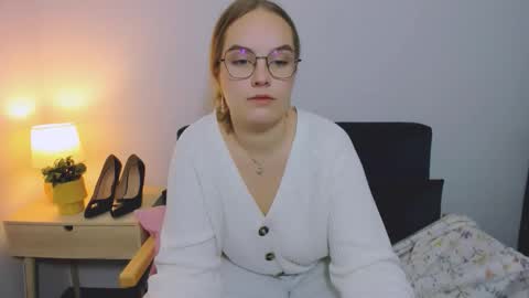 Snapshot of alicesensitive chatting on November 2025 10:26:02 AM alicesensitive online show from November 2025 10:26:02 AM