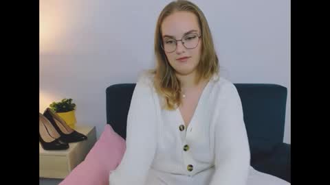 Snapshot of alicesensitive chatting on December 2025 04:35:01 PM alicesensitive online show from December 2025 04:35:01 PM