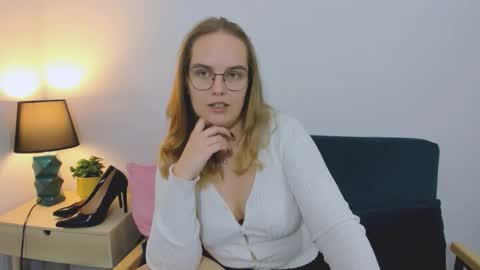 Snapshot of alicesensitive chatting on December 2025 12:58:02 PM alicesensitive online show from December 2025 12:58:02 PM