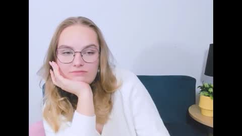 Snapshot of alicesensitive chatting on December 2025 04:56:01 PM alicesensitive online show from December 2025 04:56:01 PM